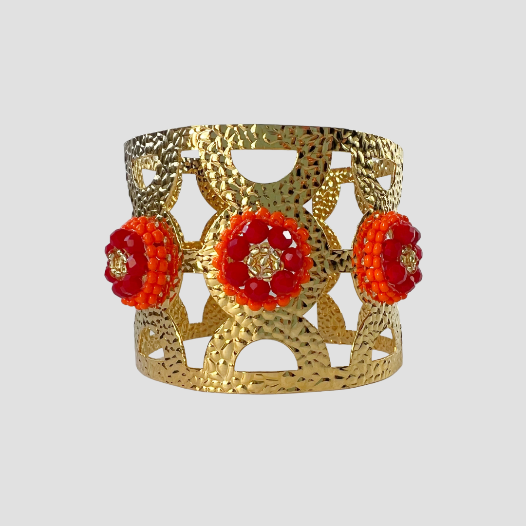 Juego de aretes y brazalete ancho con flor roja